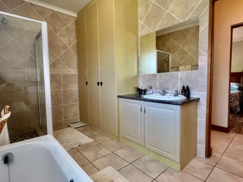 4 Bedroom Property for Sale in Fraaiuitsig Western Cape